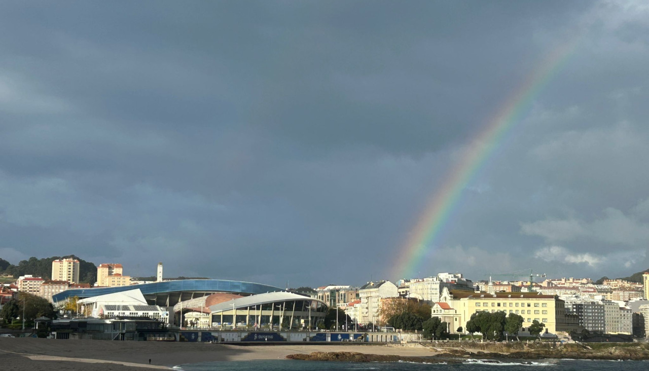 Gran arcoiris en la bahía del Orzán