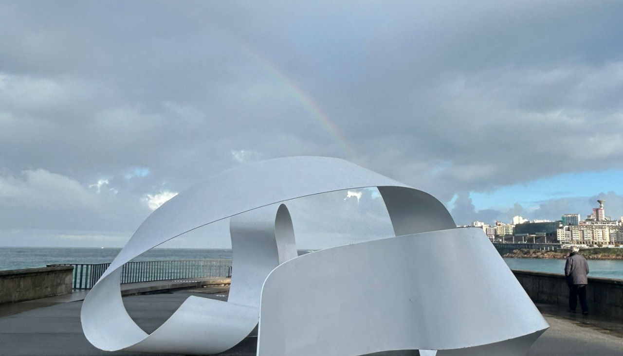 Gran arcoiris en la bahía del Orzán