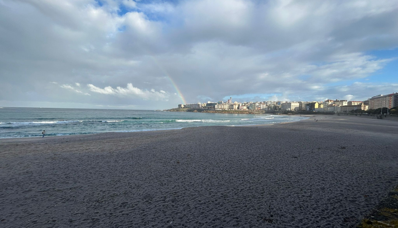Gran arcoiris en la bahía del Orzán