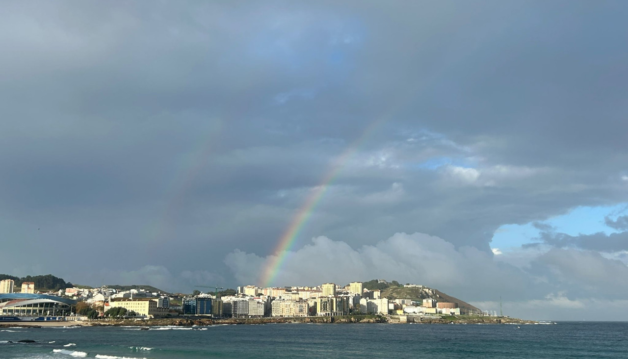 Gran arcoiris en la bahía del Orzán