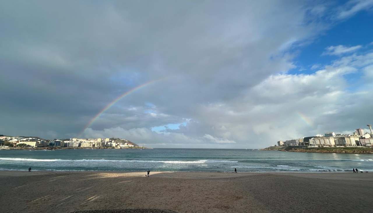 Gran arcoiris en la bahía del Orzán