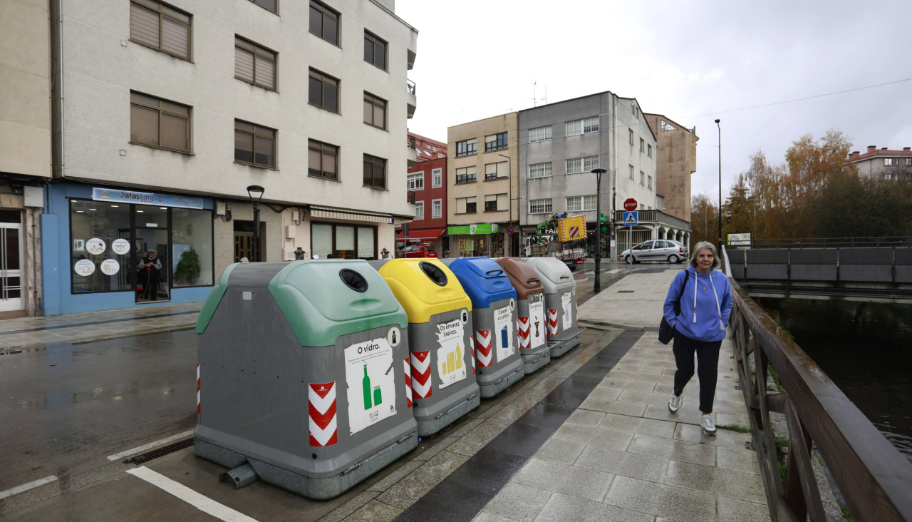 Isla de contenedores en Arteixo