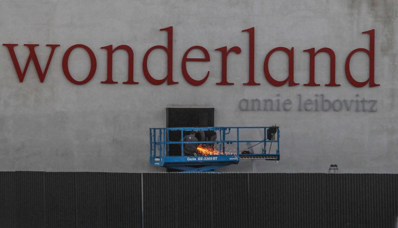 Los operarios ultiman los preparativos para la apertura de ‘Wonderland’ al público el próximo sábado