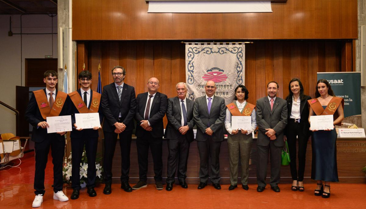 Fotografía de los premiados en los Premios Galicia 202-2025 del Consello Galego de Arquitectura Técnica