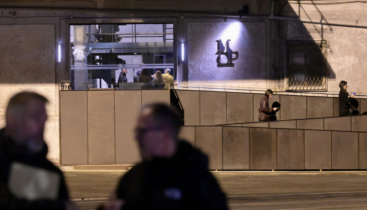 Acceso al interior de la librería de la Fundación MOP
