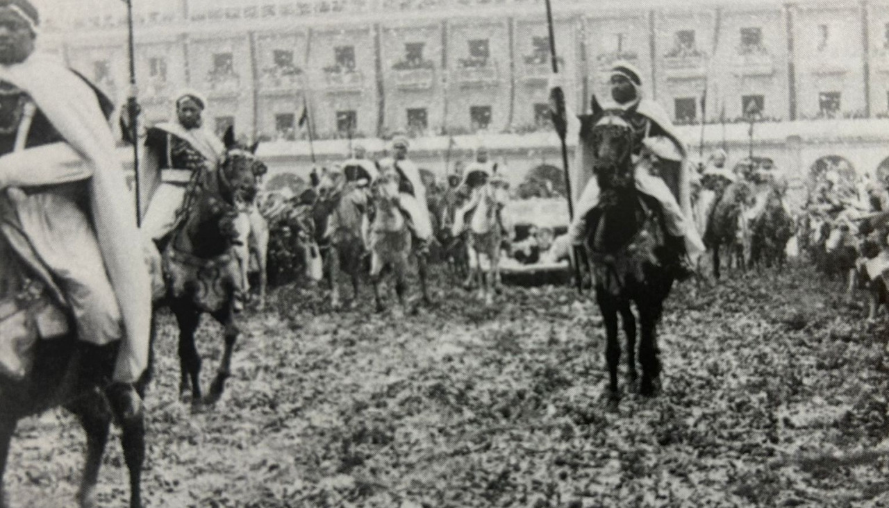 Imagen del 22 de junio de 1939 con la llegada de Franco al Palacio Municipal de A Coruña