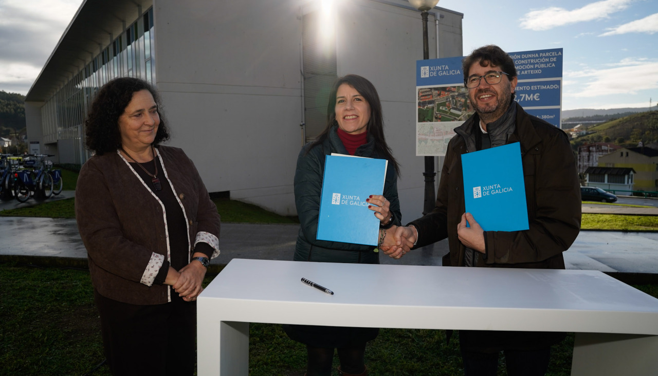 Belén do Campo, María Martínez Allegue y Carlos Calvelo, ayer en Vilarrodís