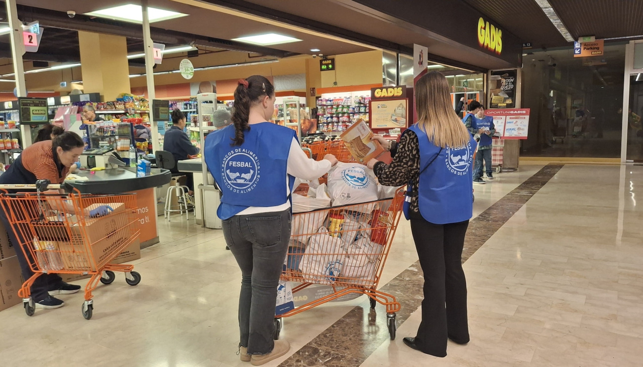 Recogida de alimentos en un Gadis