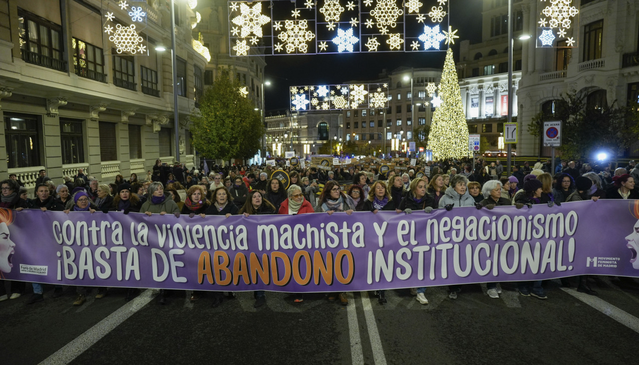 Cabecera de la manifestación convocada por el Foro de Madrid 25N y el Movimiento Feminista de Madrid