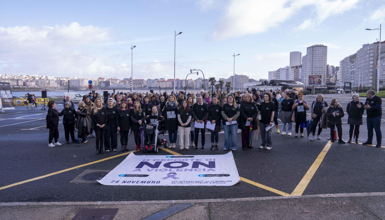Las imágenes de la conmemoración en A Coruña del Día de la Eliminación de la Violencia contra las Mujeres