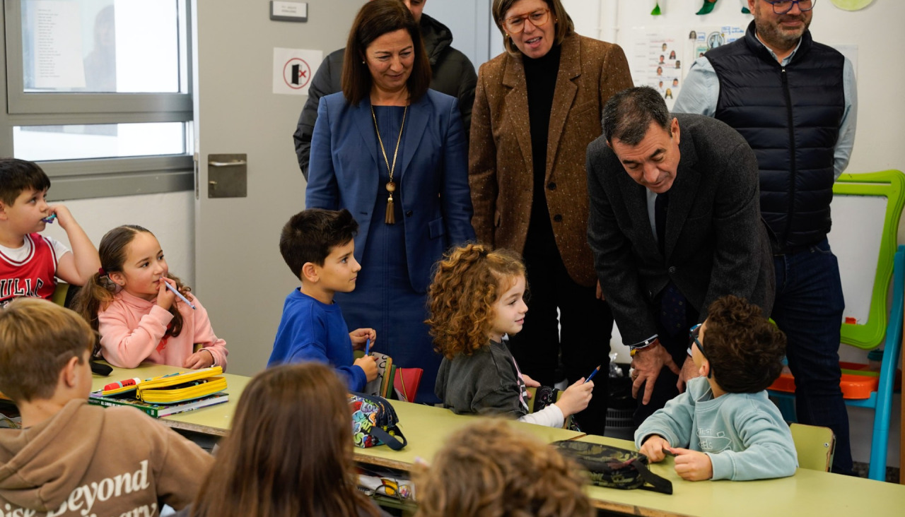Barral y Rodríguez visitaron el colegio Vales Villamarín