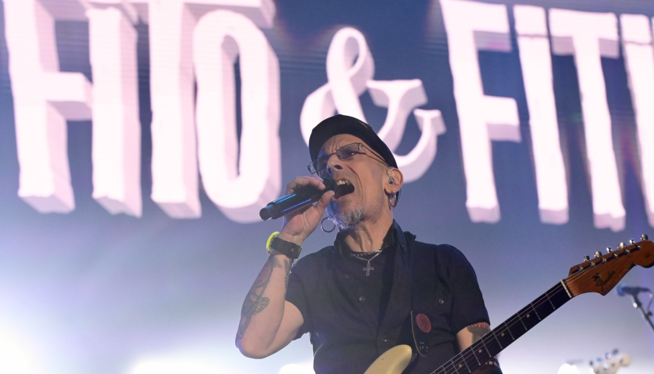 Fito, en un momento del concierto en el Coliseum