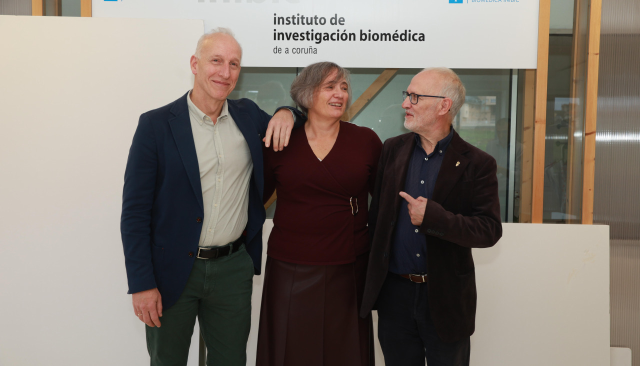 Fernando Rueda, Carmen Maceiras y Raúl Besada, ayer en el encuentro en el Materno
