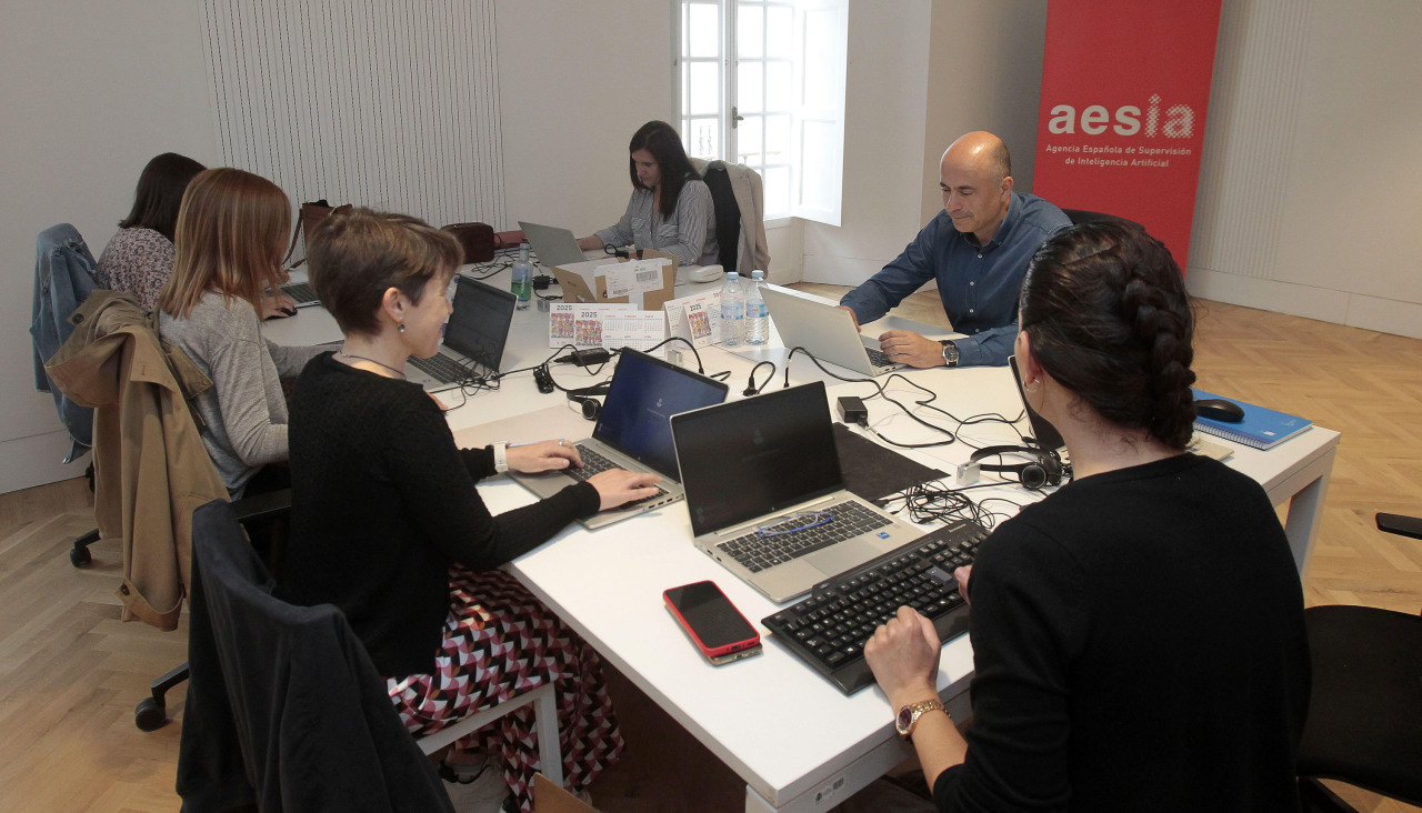 Empleados de Aesia, en las oficinas del edificio de Veeduría, en la Ciudad Vieja