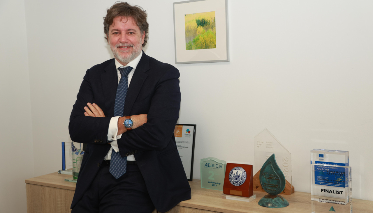 El director general de ITG, Carlos Calvo, posa en las oficinas del centro tecnológico en los Cantones