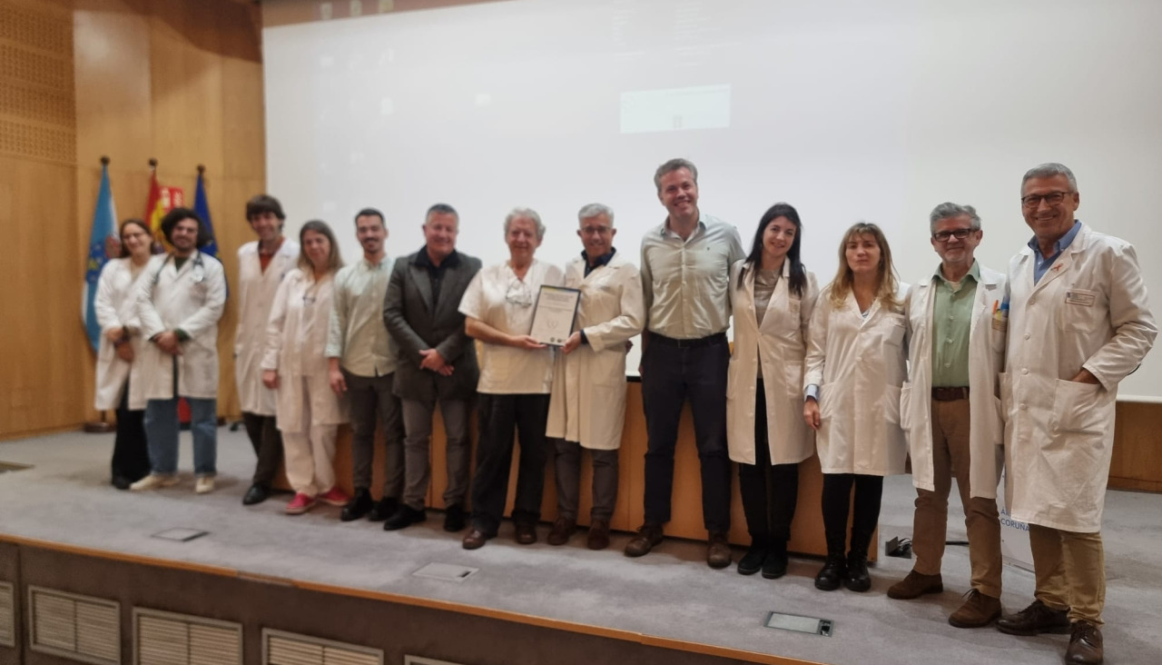 Representantes del Chuac que recibieron la distinción de plata por su labor en la prevención de la osteoporosis