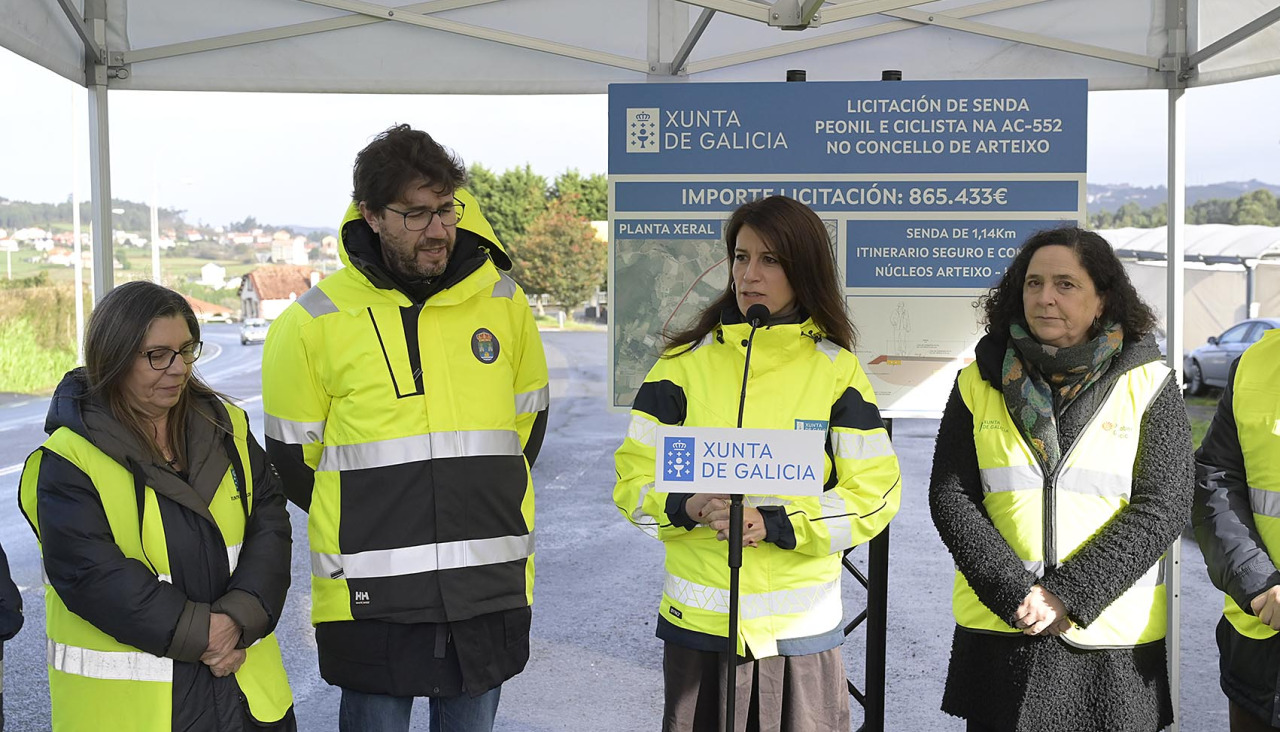 Martínez Allegue (segunda derecha) visitó el municipio de Arteixo | CEDIDA