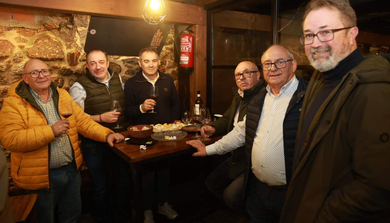 Clientes en la apertura de Os Belés