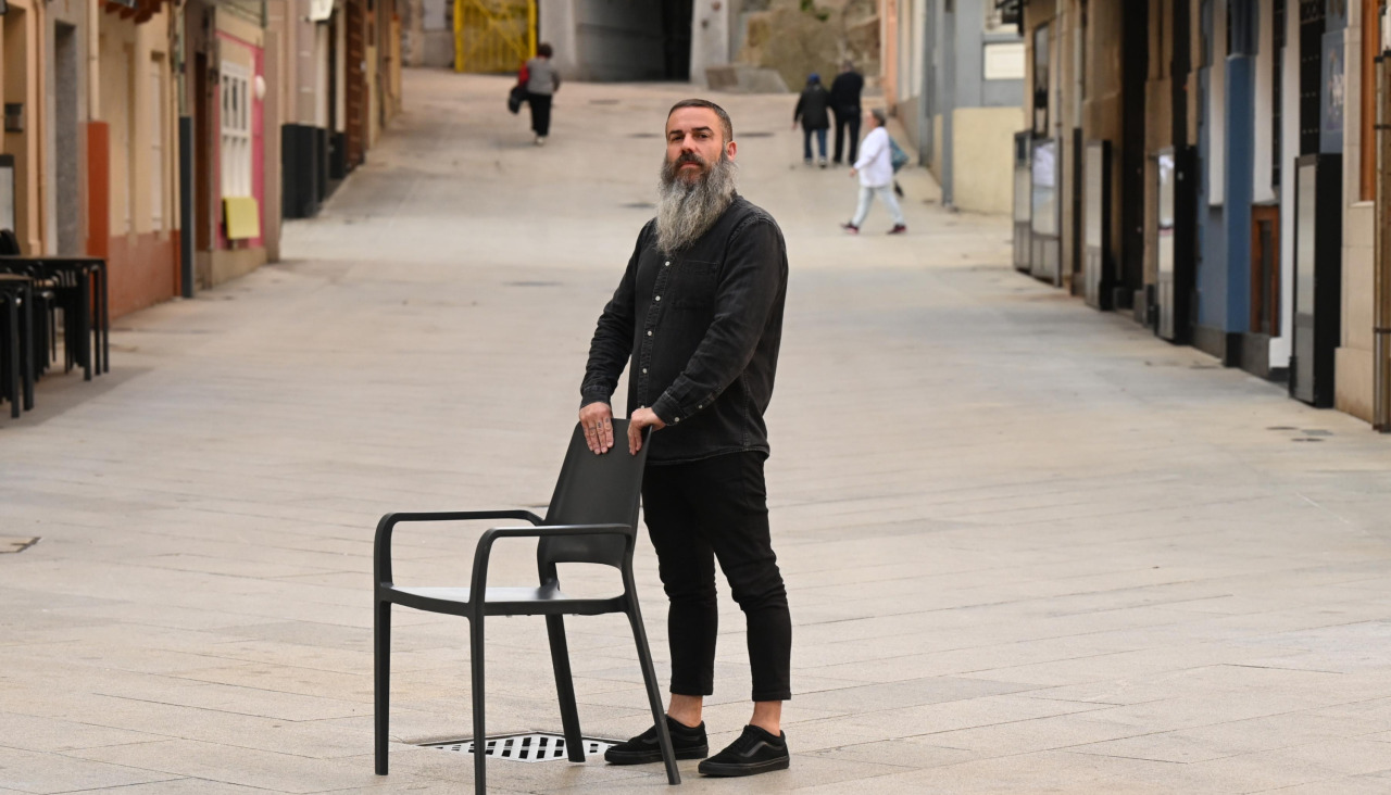 Xabi Barral, en la calle Troncoso, muy cerca de donde abrirá la nueva Barbería