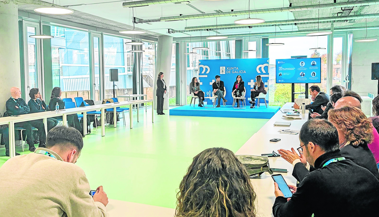 Representantes do sector alimentario asisten a unha das mesas redondas do programa Proalis-Carbon