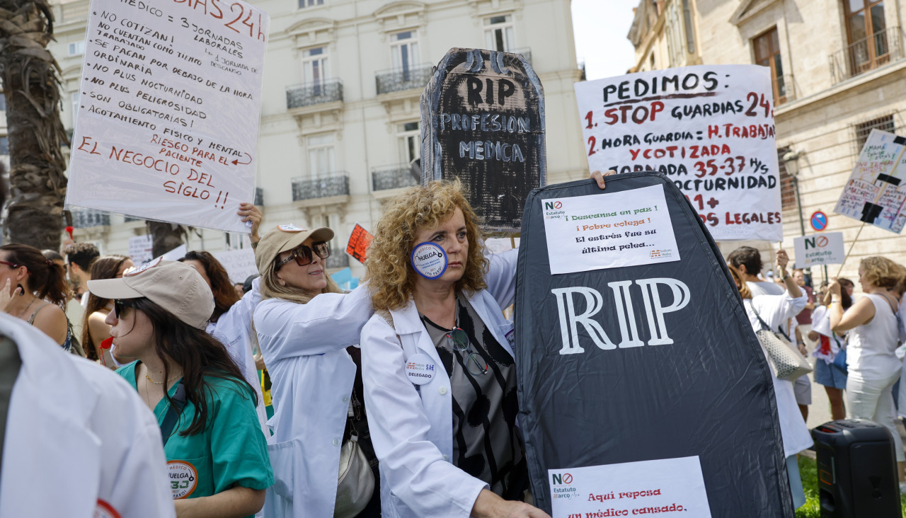 Profesionales de la Medicina protestan en Valencia contra el Estatuto Marco
