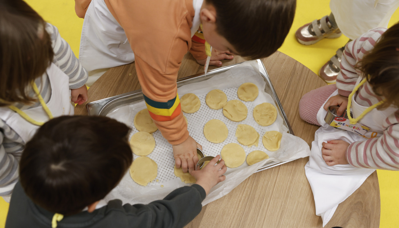 Niños cocinando