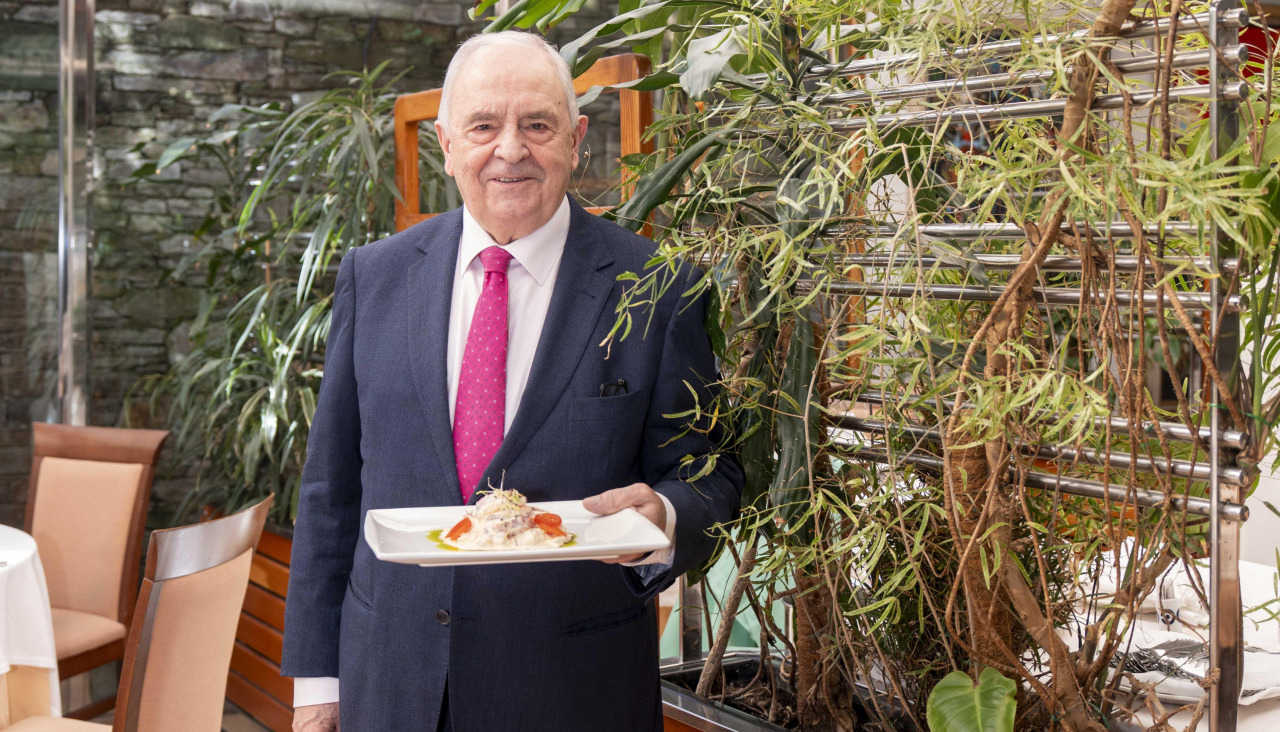 Alfredo Castrelo posa con el salpicón