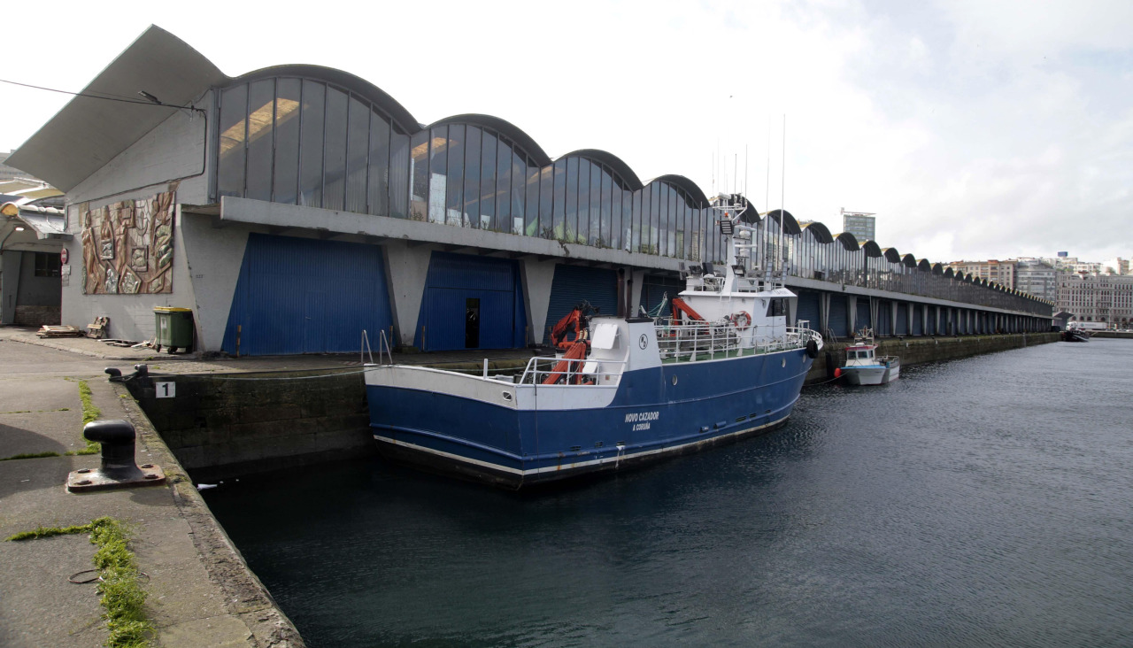 Un barco, en el Puerto Interior de A Coruña