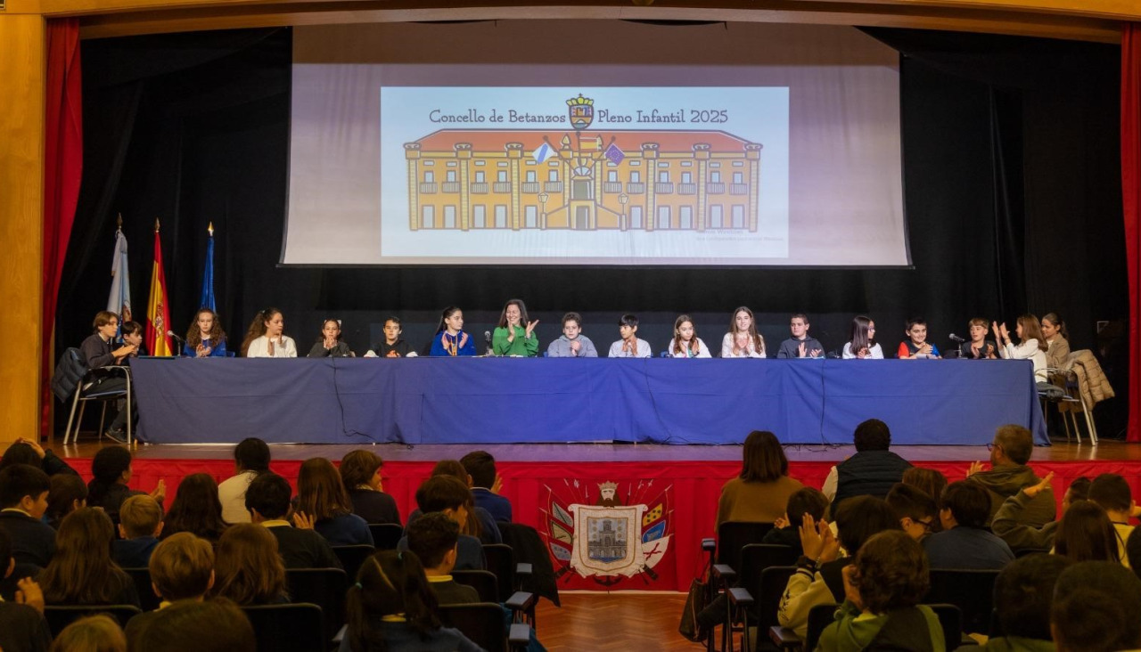 El aula de cultura acogió el Pleno Infantil de Betanzos 2025