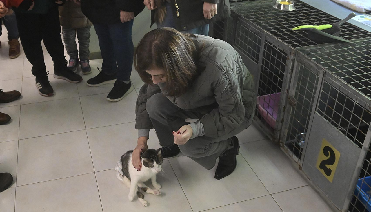 La conselleira de Medio Ambiente visita las instalaciones de Gatocan en Coirós