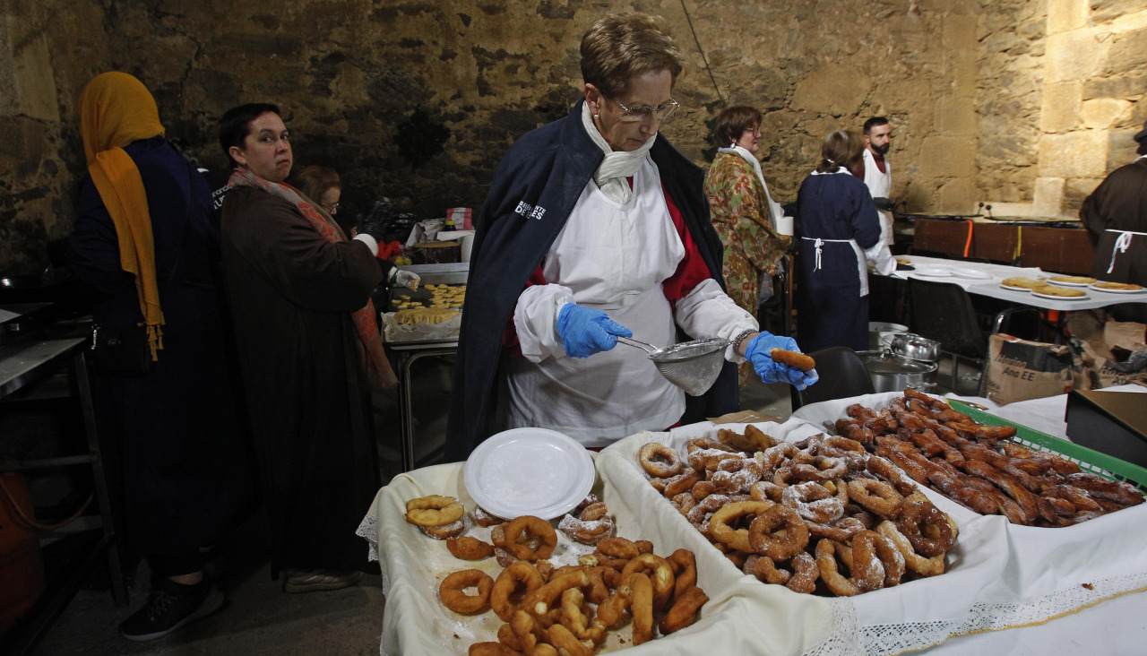 Los vecinos elaboraron rosquillas y filloas