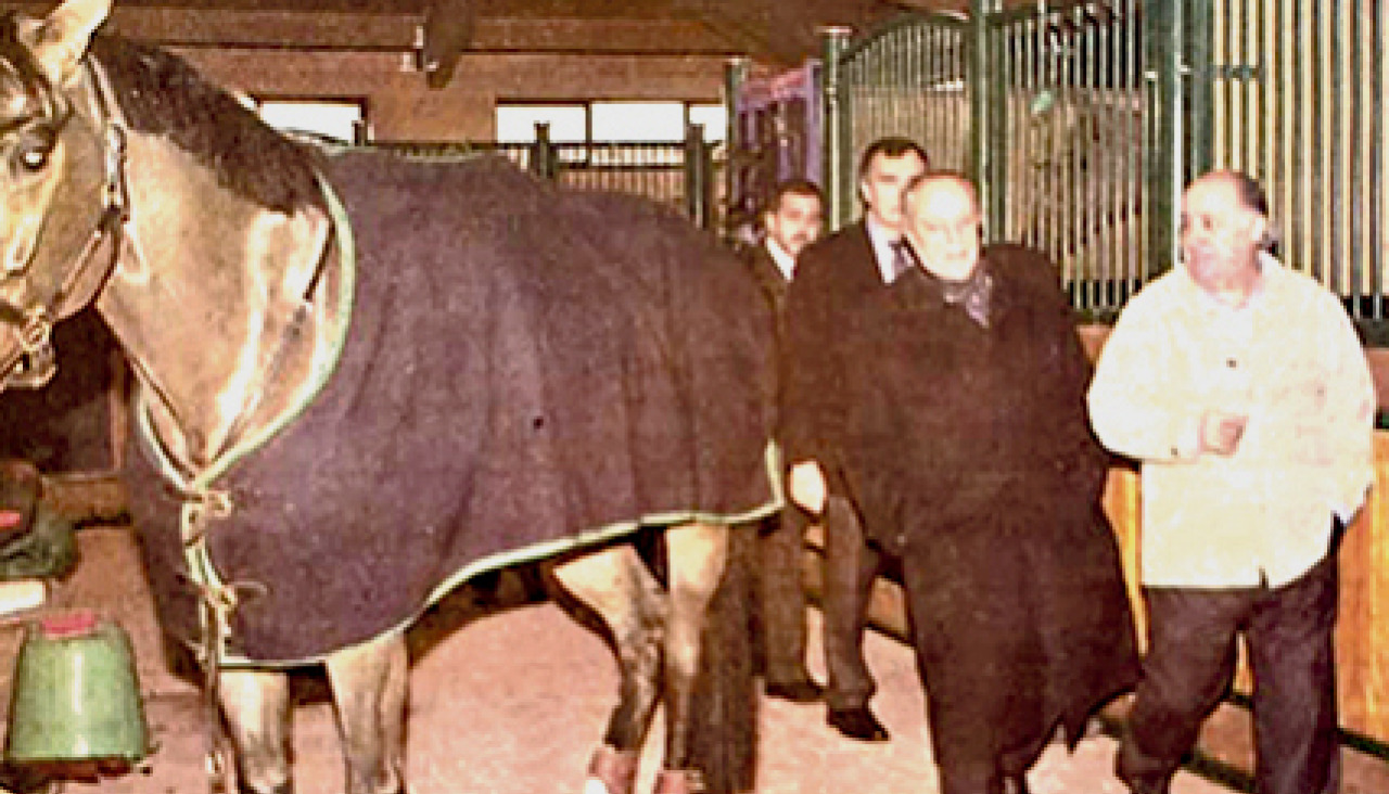 Manuel Fraga y Francisco Vázquez recorrieron las dependencias del club acompañados de Amancio Ortega.