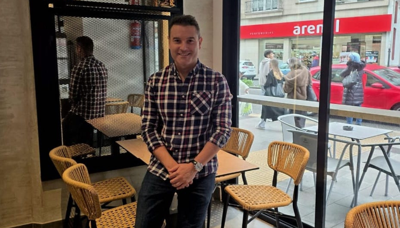 Ramón Bardanca, propietario de Café Primera Línea, en la cafetería Piñas