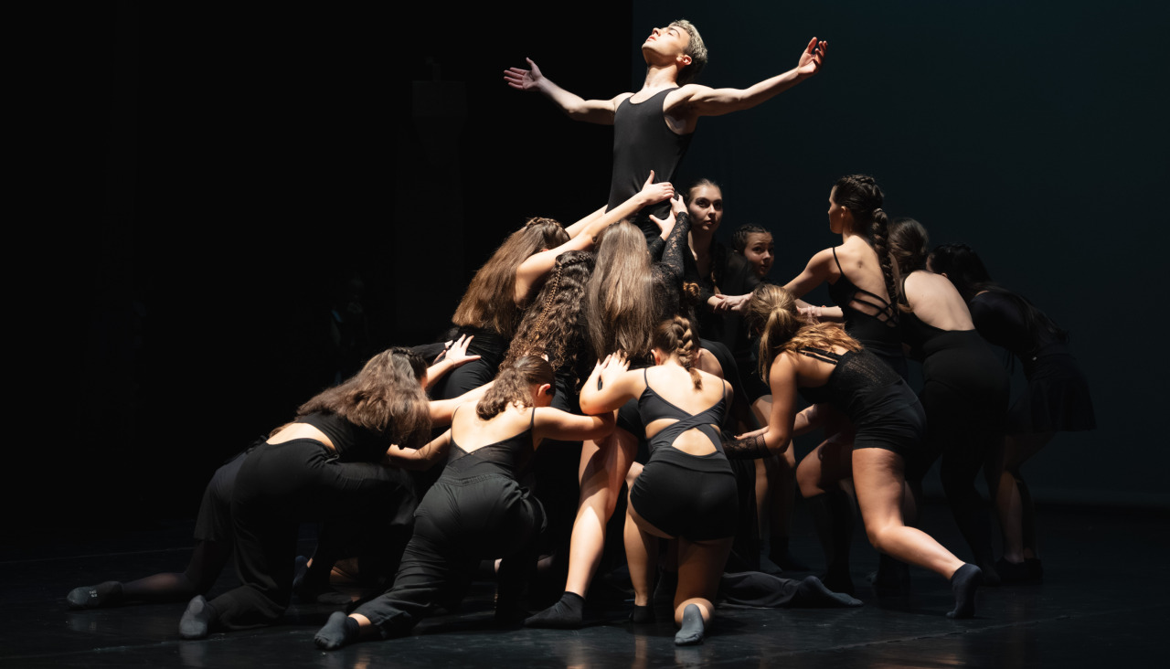 El Alumnado de la Escola de Danza de Oleiros realizó su actuación de Navidad