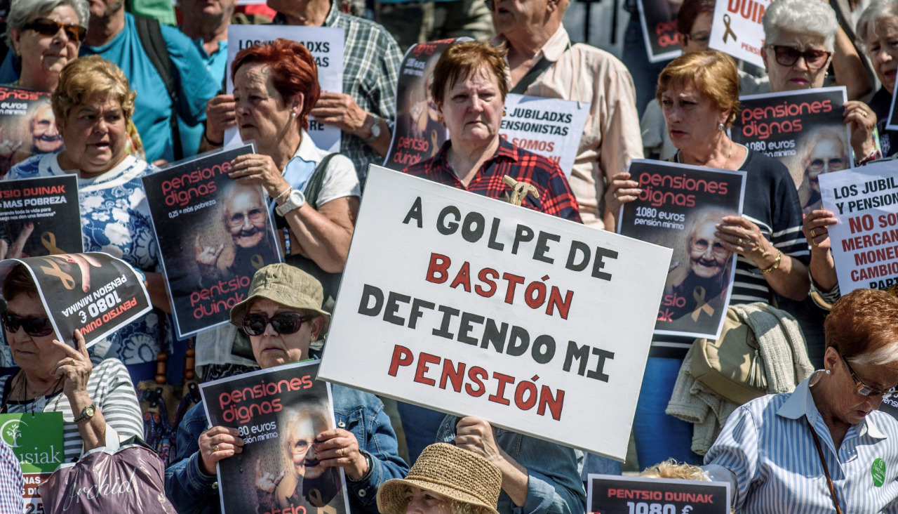 Un grupo de pensionistas participa en una manifestación