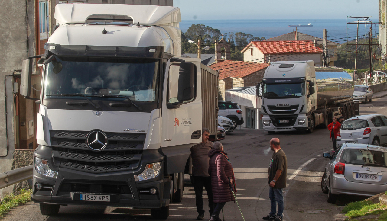 Paso de camiones por el centro de Suevos