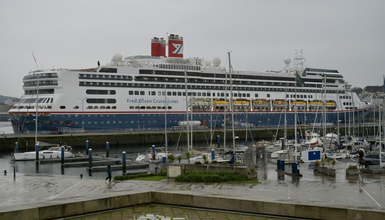 Crucero 'Borealis', el primero que atraca en 2026 en A Coruña