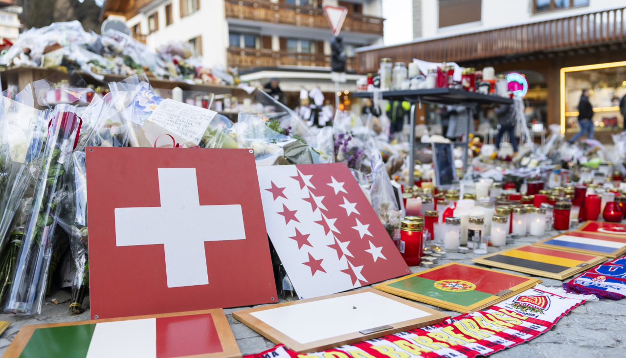 Tributo a las personas fallecidas en el accidente en Suiza