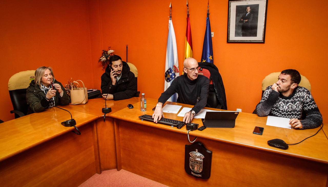 Pleno del Ayuntamiento de Curtis en el que se aprobó el apoyo a los trabajadores de Losán