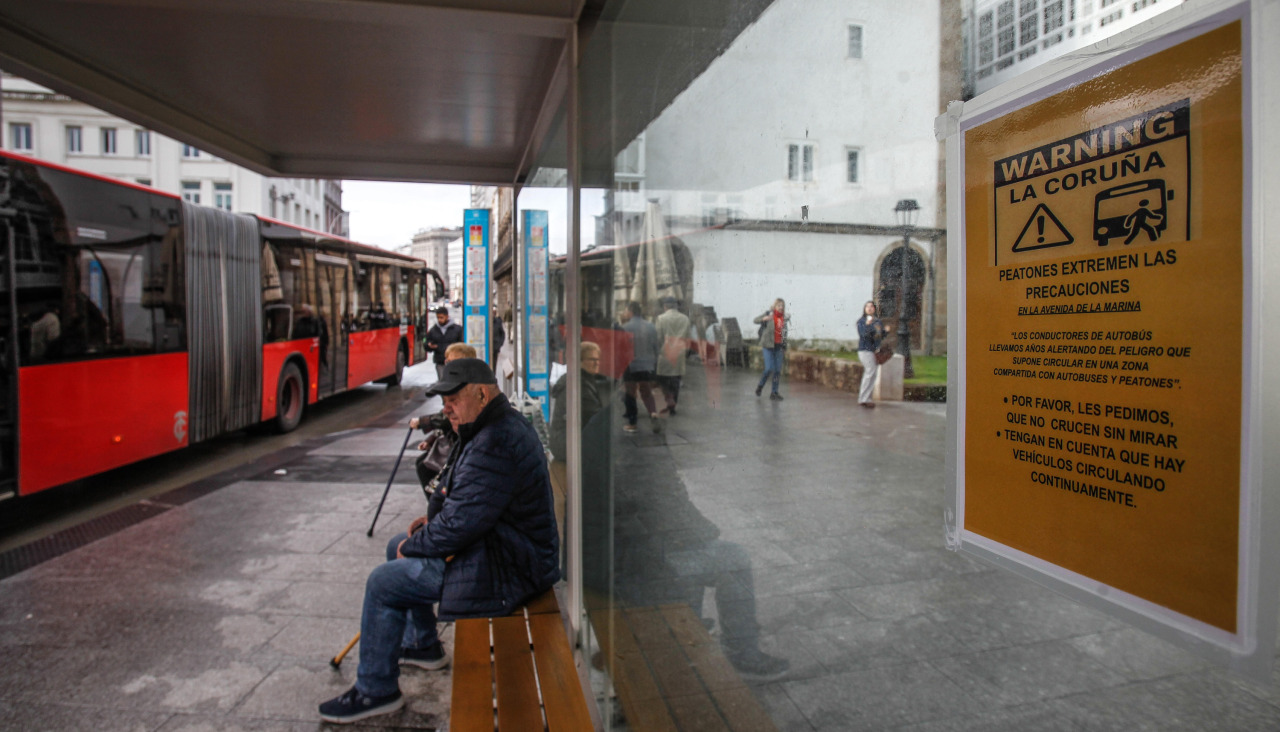 Cartel en una parada de La Marina