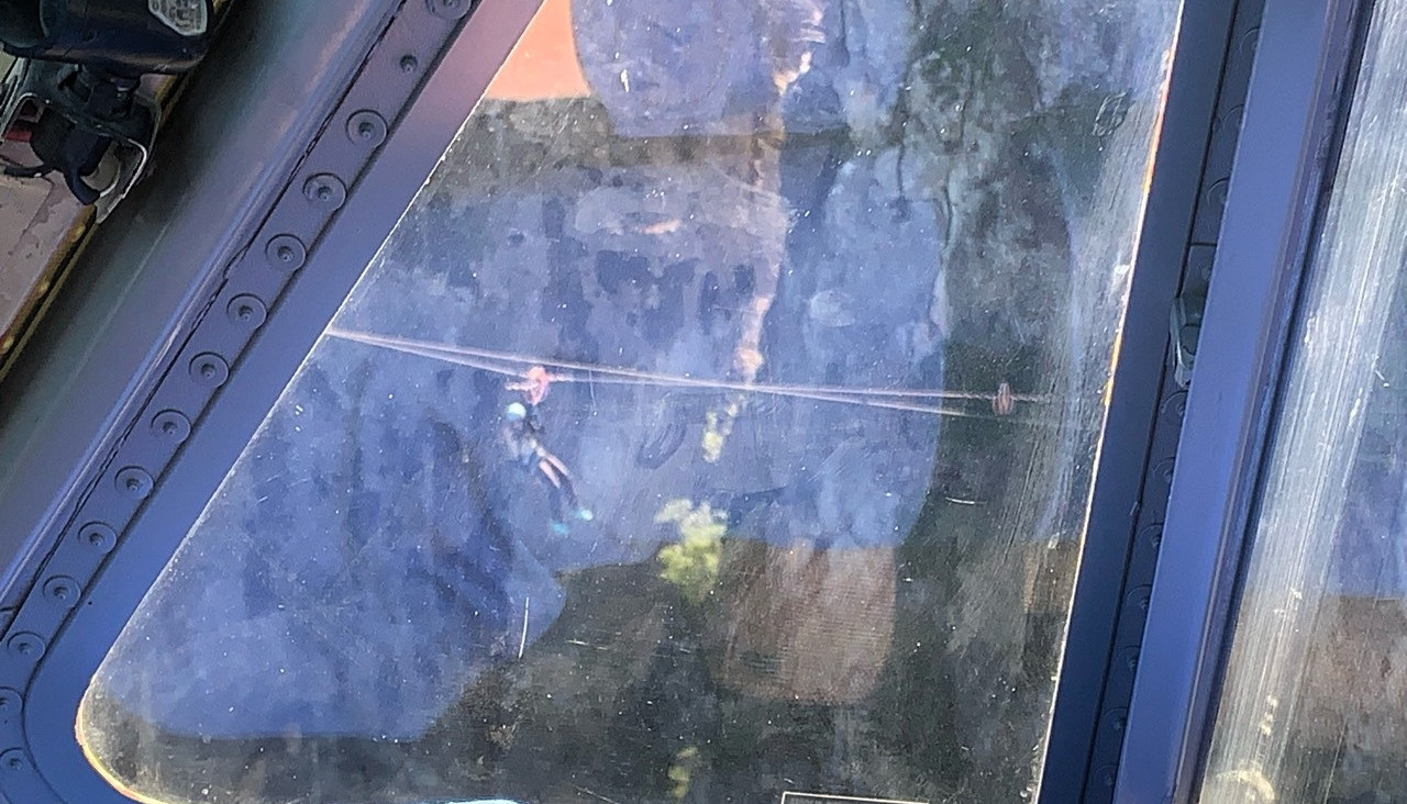 Imagen de la mujer en la tirolina