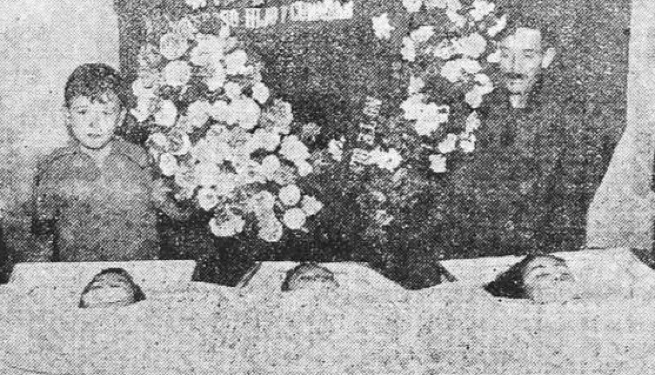 Imagen de los cadáveres de tres de las víctimas mortales del desprendimiento de tierra ocurrido junto a la Torre de Hércules en enero de 1936