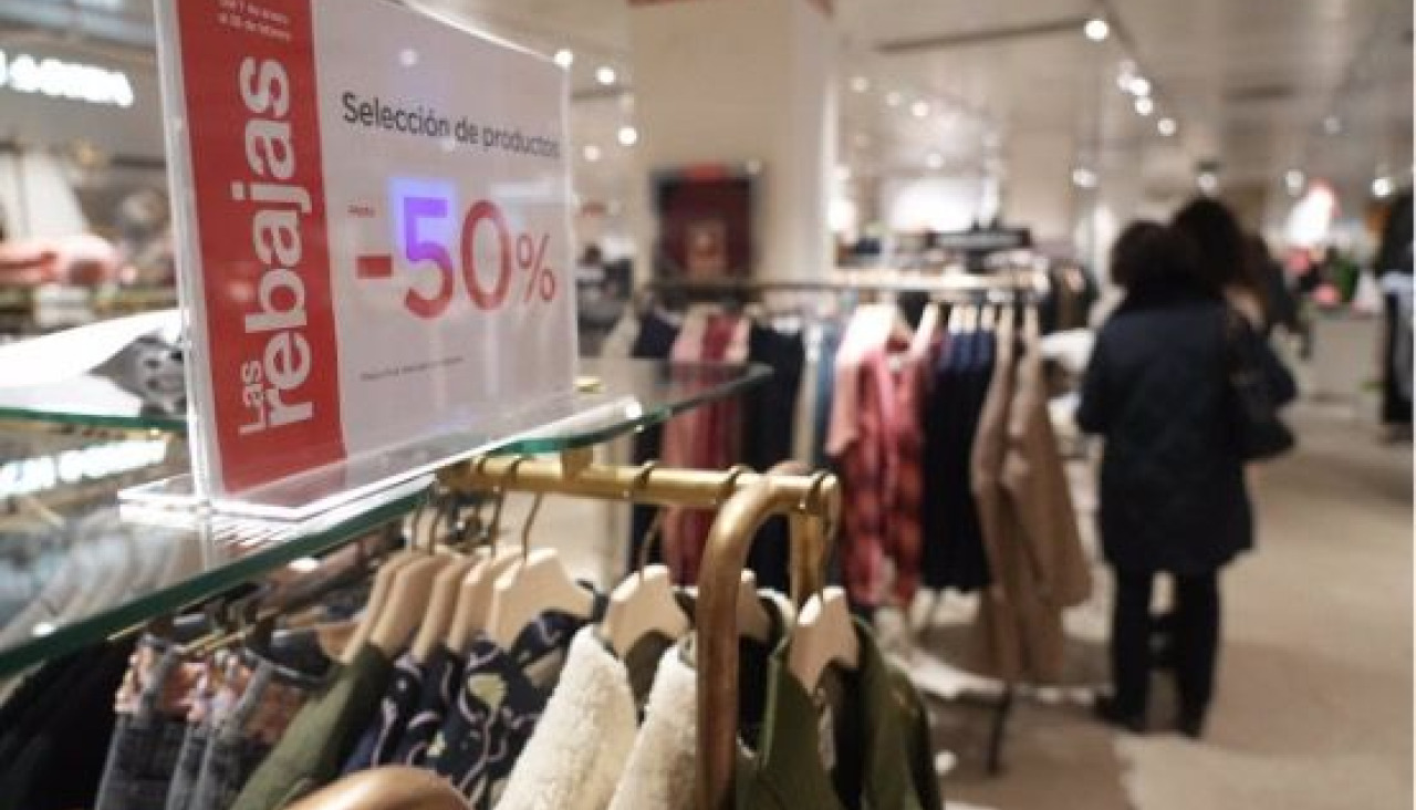 Stand de rebajas de El Corte Inglés