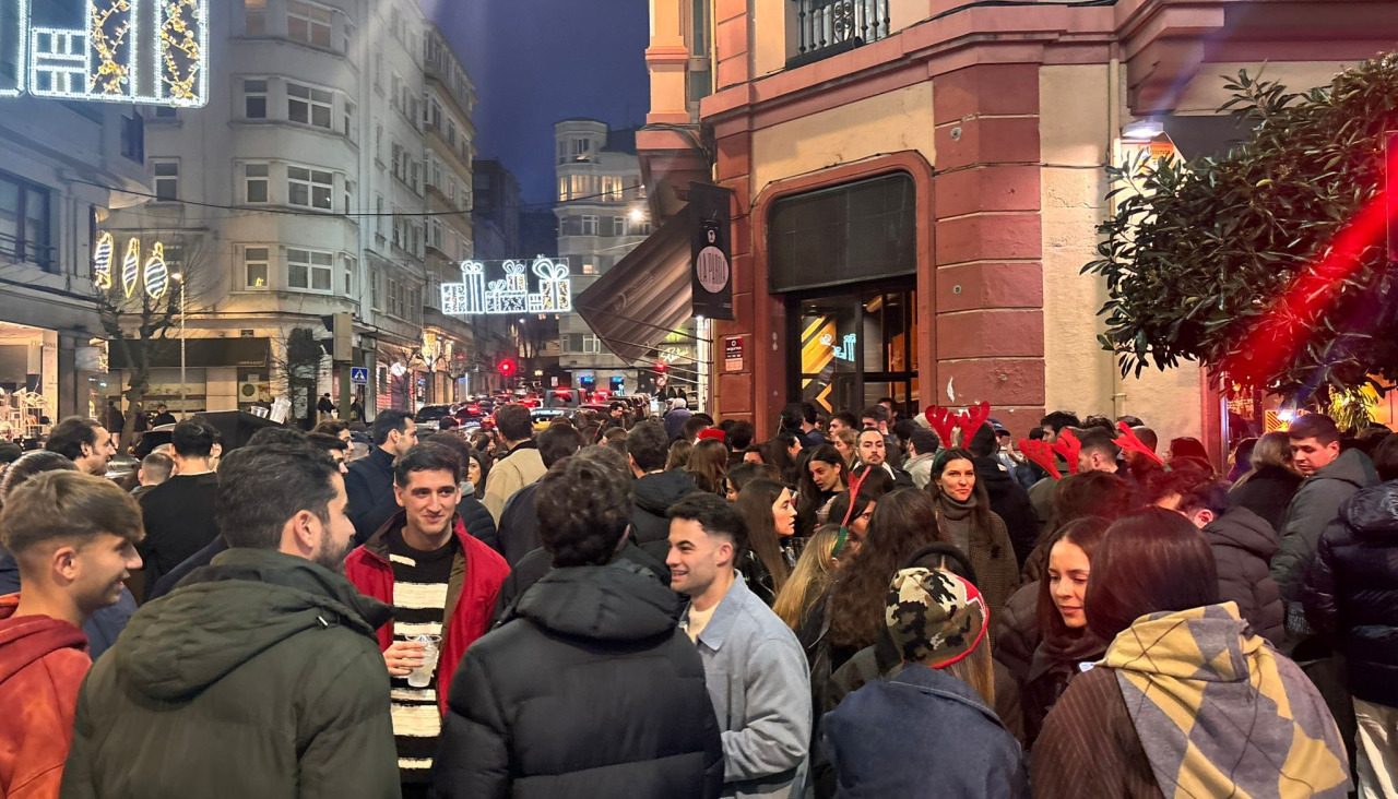 El impresionante aspecto de la tarde Nochebuena en la zona de la plaza de Vigo