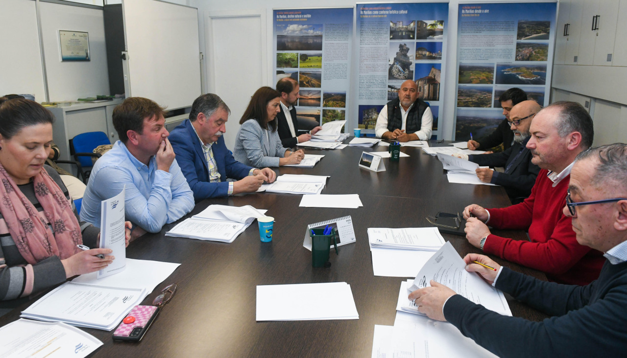 l alcalde de Oleiros, Ángel García Seoane, en el centro, en un pleno extraordinario del Consorcio celebrado en 2024