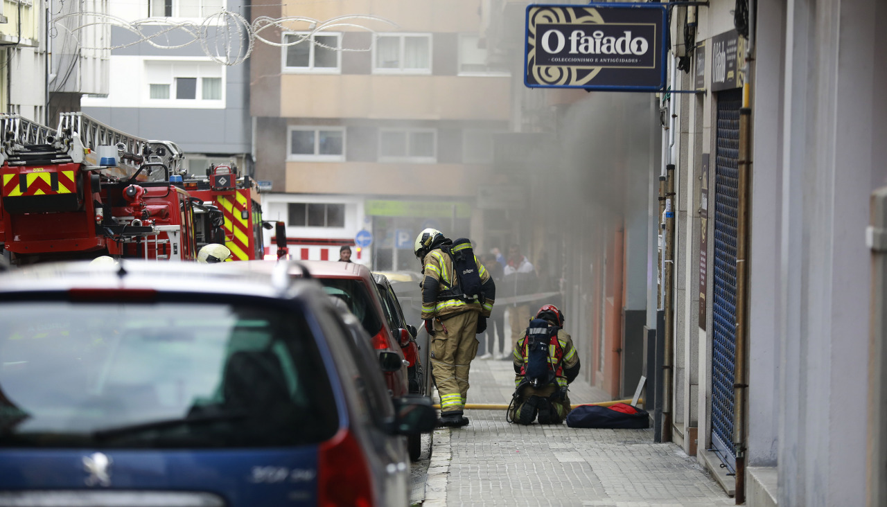 Incendio en el barrio de Os Mallos