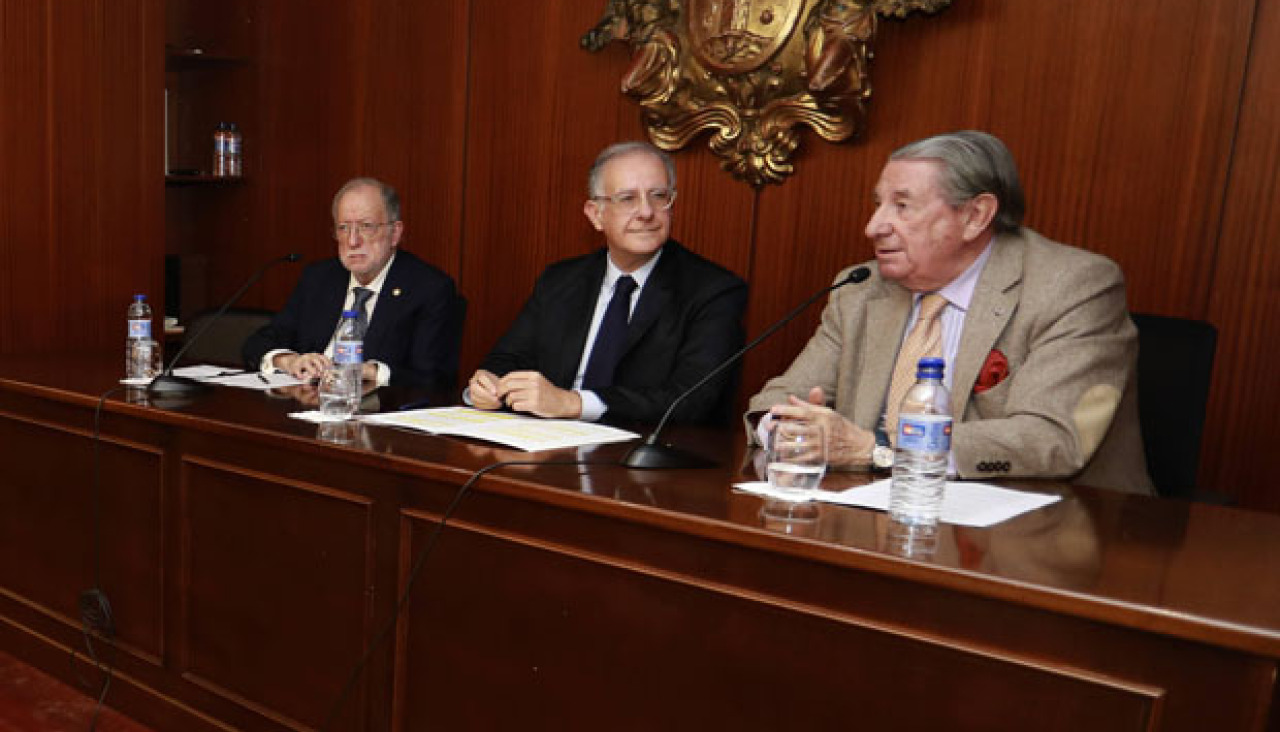 Barreiro, De Dios y Vázquez, ayer, en el Centro Fonseca