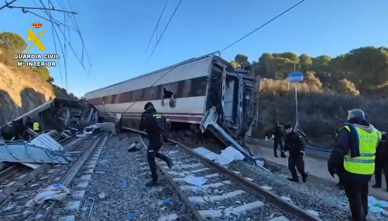 Imágenes del accidente de tren de Adamuz (Córdoba) en el que chocaron un tren Iryo y un Alvia