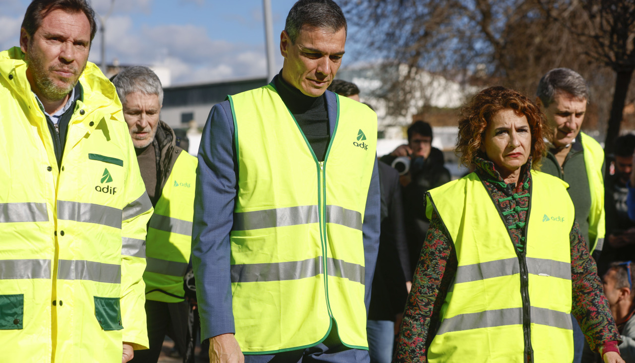 Óscar Puente, a la izquierda, junto a Pedro Sánchez, Marlaska y María Jesús Montero
