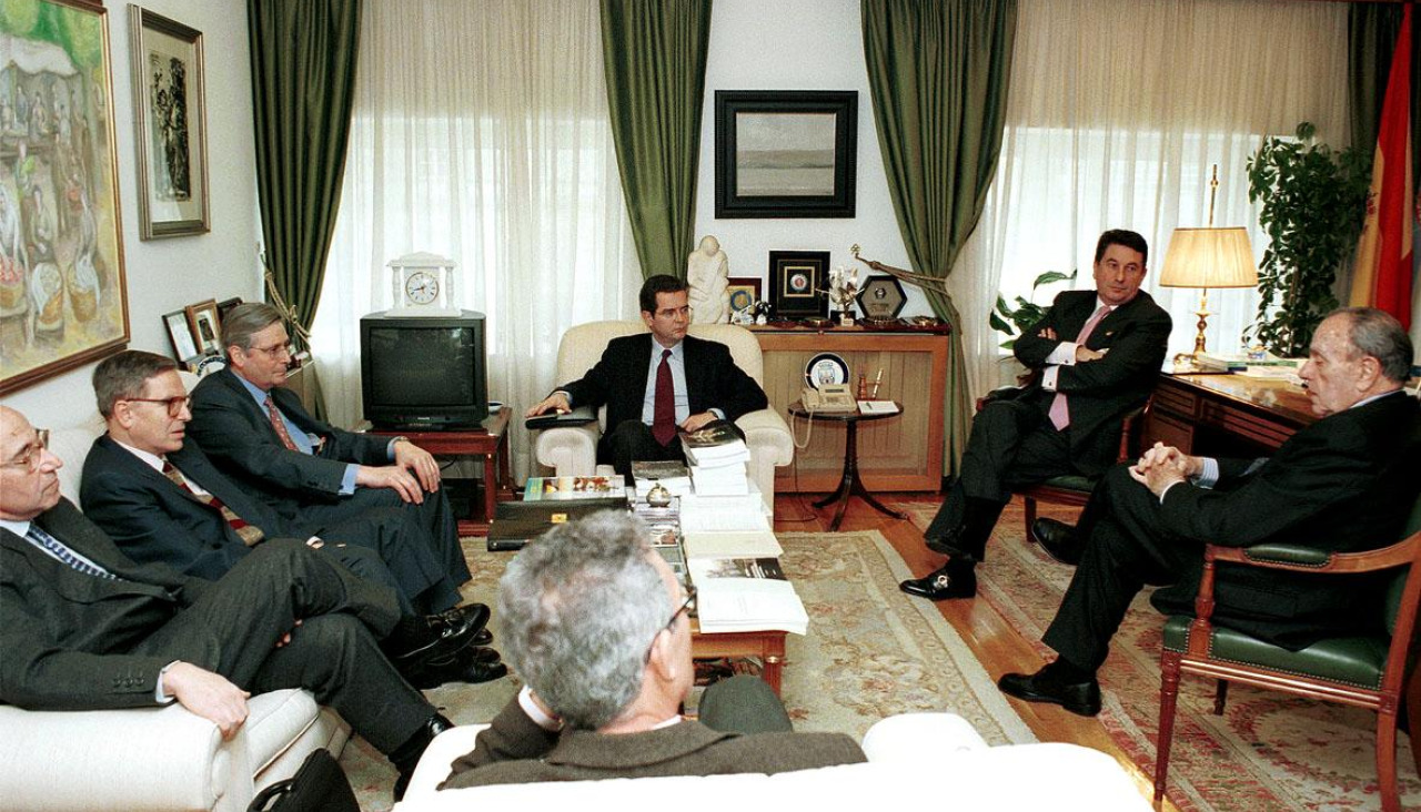 Reunión sobre el futuro de la Fábrica de Tabacos, hace 25 años